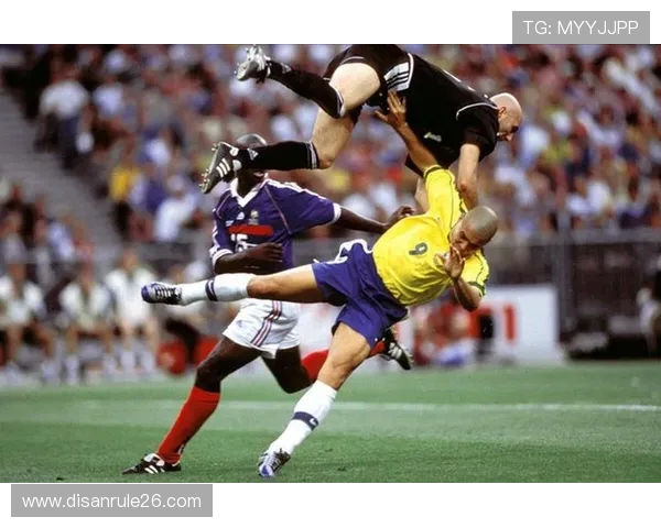 世界杯射手榜16球的球员背后故事与他们的训练秘诀 世界杯射手榜16球的球员背后故事与他们的训练秘诀